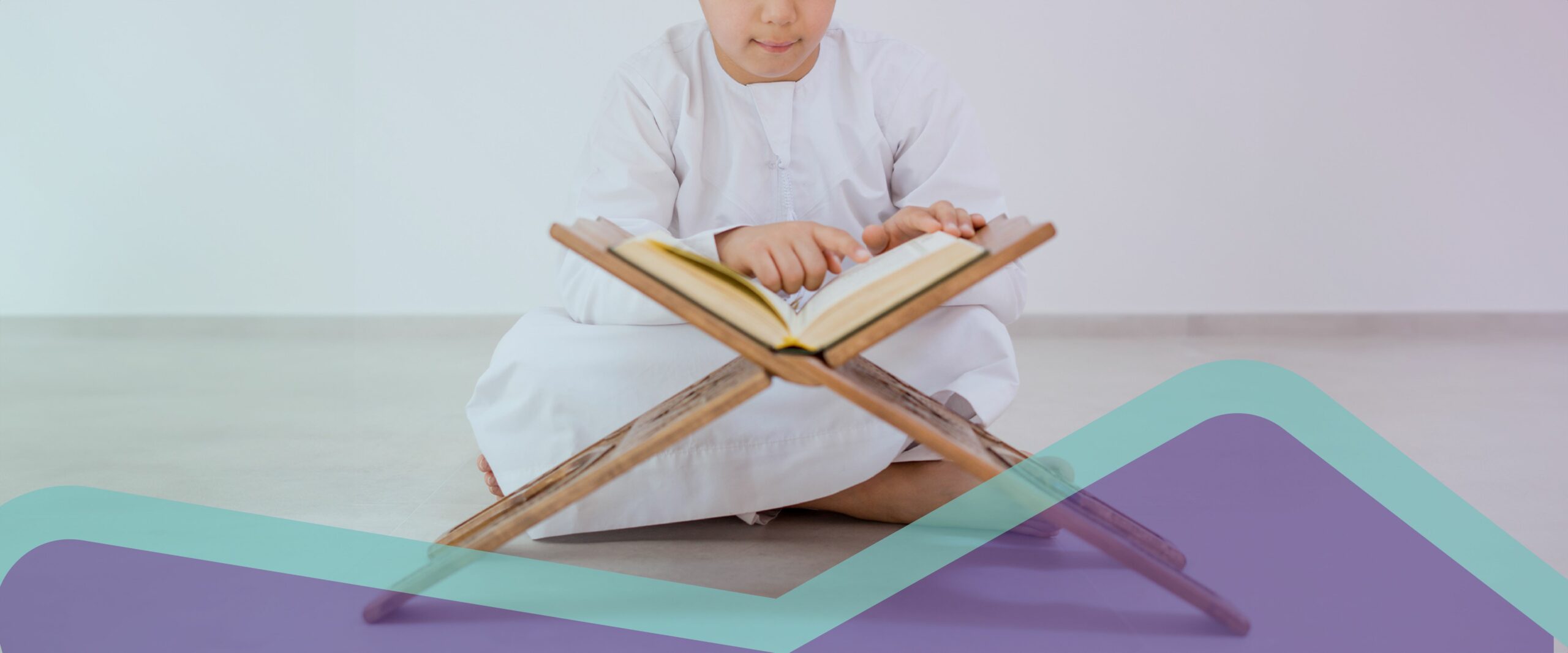 دور الأسرة في تحفيظ القرآن الكريم للأطفال وتأسيس الطفل مع مدكر الطفولة